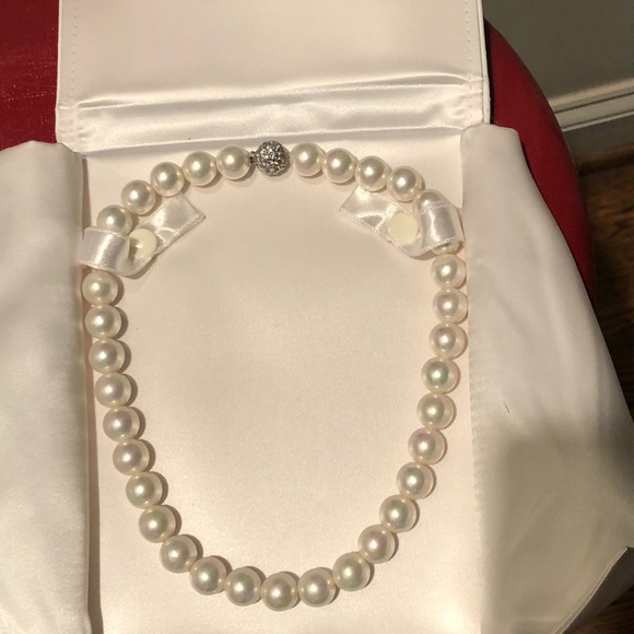 Suzanne Somers Jewelry - Suzanne Somers pearl necklace.